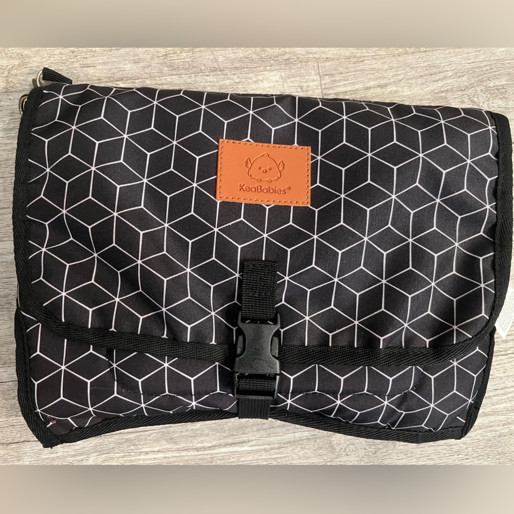 KEABABIES Foldable Diaper Changing Pad - Geometric black/Grey Print NEW - Picture 2 of 2